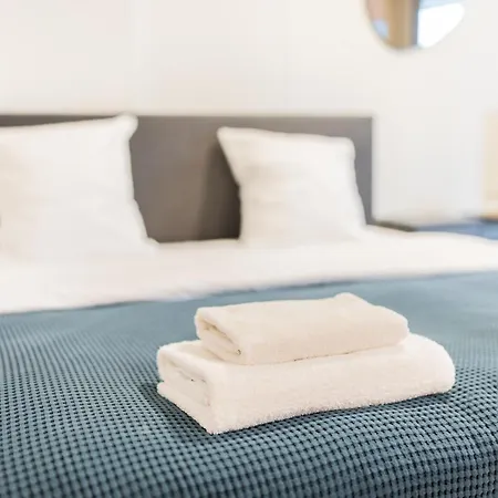 Alphabet - Hendrikkade 10 3*