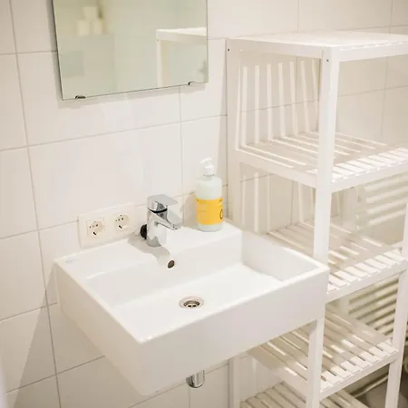 Alphabet - Hendrikkade 10 3*