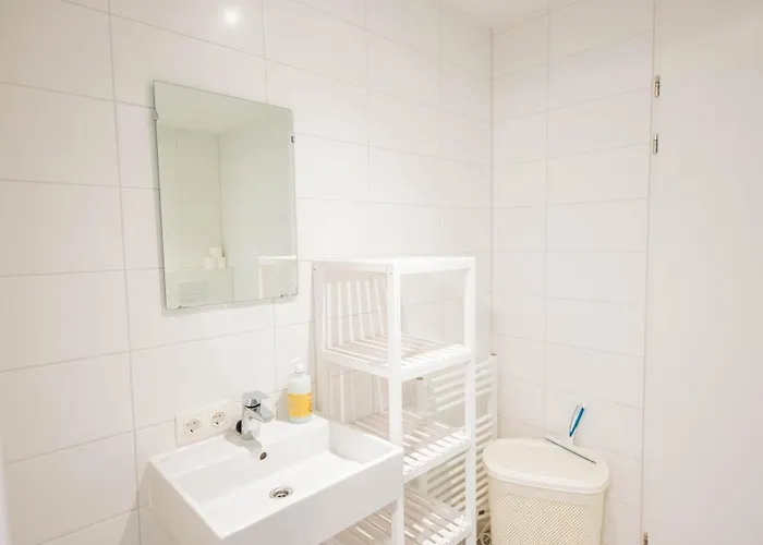 Alphabet - Hendrikkade 10 3*