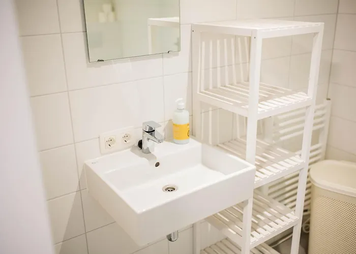 Alphabet - Hendrikkade 10 3*