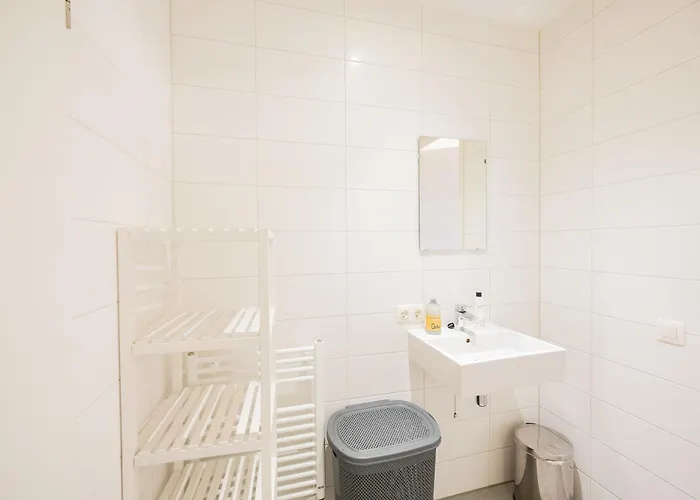 Alphabet - Hendrikkade 10 3*