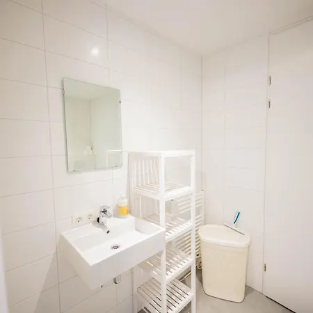 Alphabet - Hendrikkade 10 3*