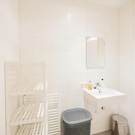 Alphabet - Hendrikkade 10 3*